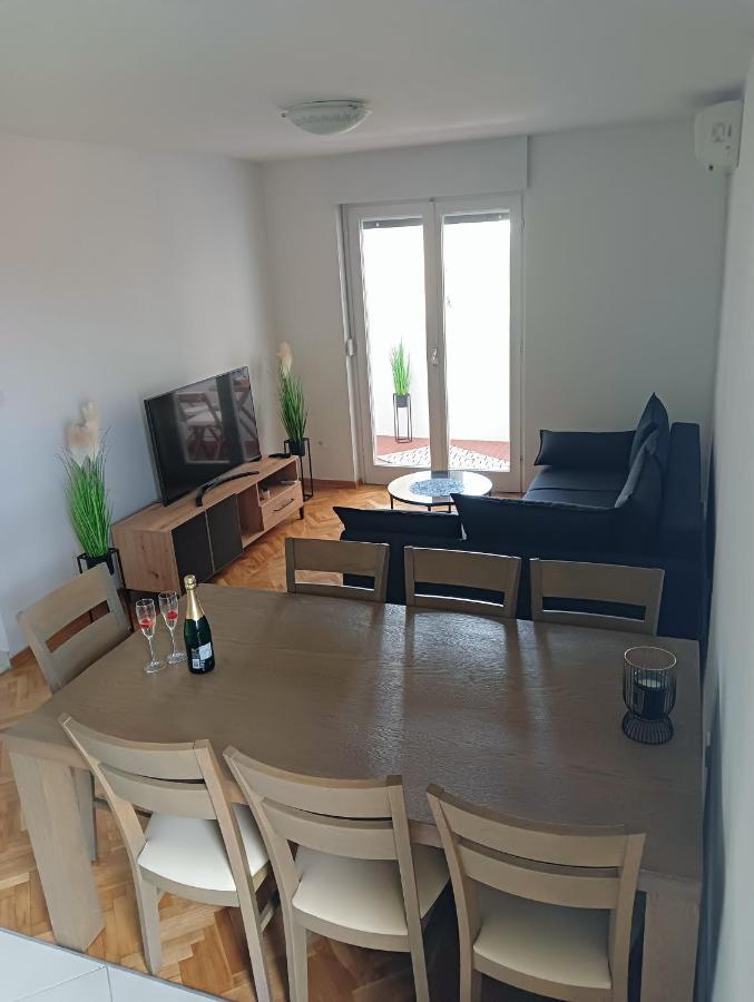 Apartman Luna Zara Esterno foto