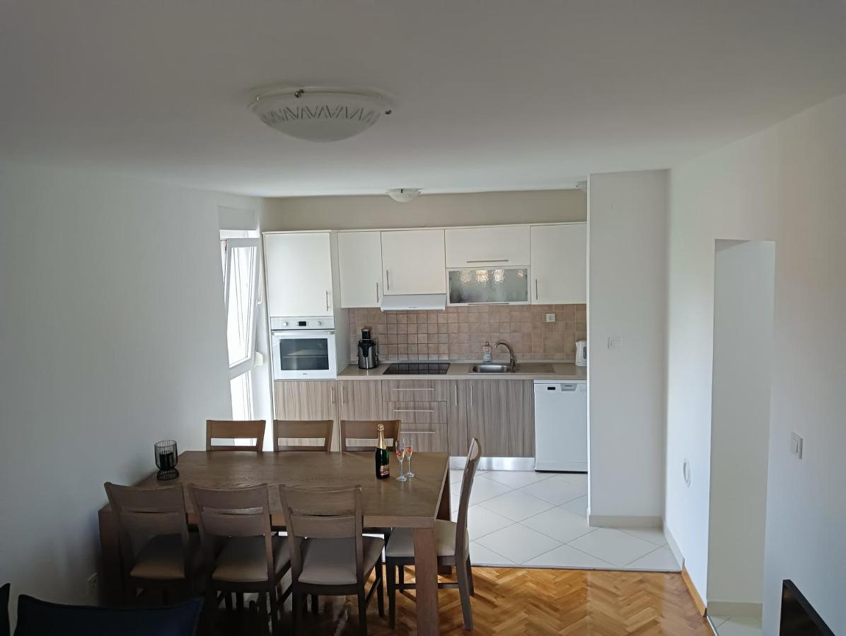 Apartman Luna Zara Esterno foto